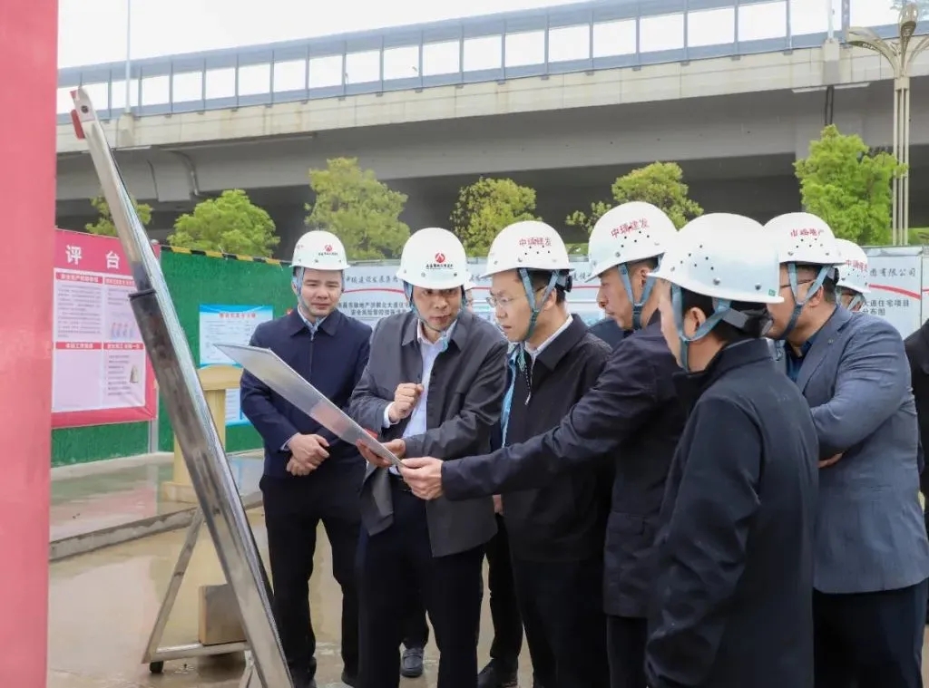 東湖區(qū)區(qū)委書(shū)記劉光榮調(diào)研督導(dǎo)我司洪都北大道住宅項(xiàng)目推進(jìn)工作